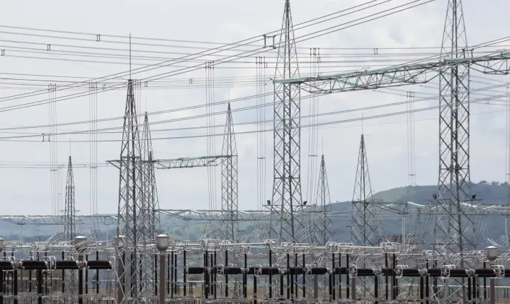 Aneel prevê três leilões de transmissão de energia em 2027